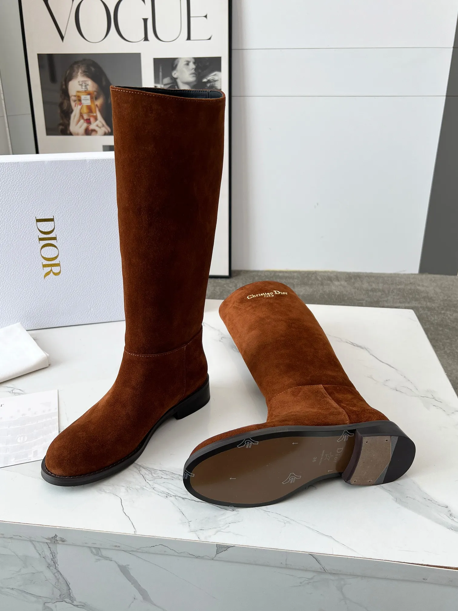 👟👟Ex-factory price 820👟👟 Dior 2025ss retro British style brogue new knight boots 👢👢 萱-shaped versatile thin feet yyds. The shape is three-dimensional and full, handsome and comfortable on the feet. A very retro style, full of aura single product, very novel design style, perfect details, cool and trendy 💯 trendy outsole, Inner lining: beef ribs Size: 35-40 (customized size 40-41)